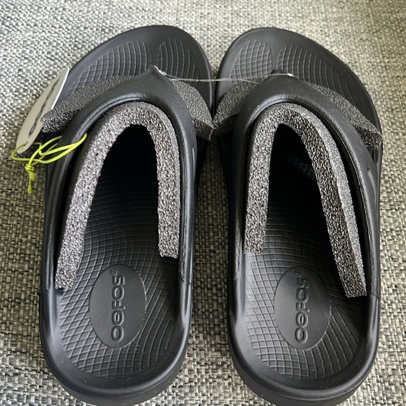 OOFOS WOMEN'S OORIGINAL SANDAL -
BLACK Size 7 New with tags - Picture 4 of 6